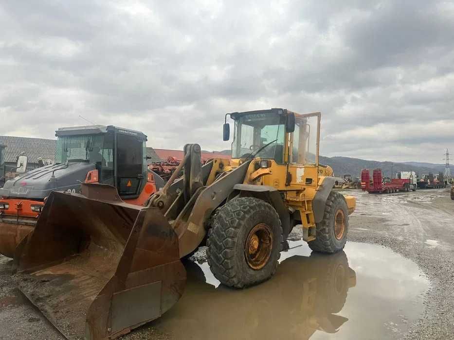 Distribuitor hidraulic incarcator frontal Volvo L120E piese