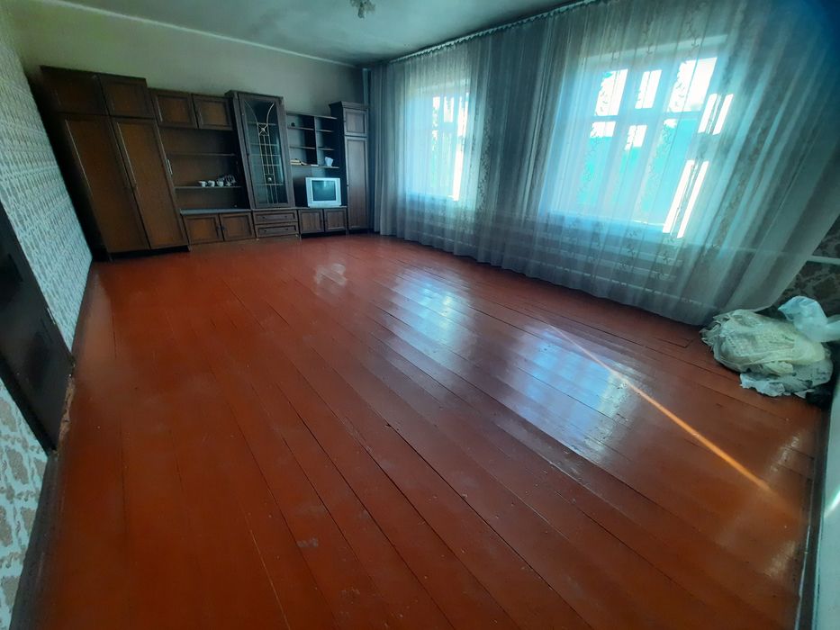 Продаётся дом в хорошем районе.