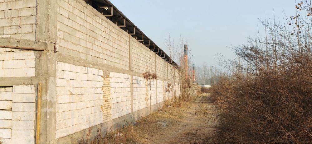 Продается нежилое помещение 3.000 метр 3+ гектаро земли