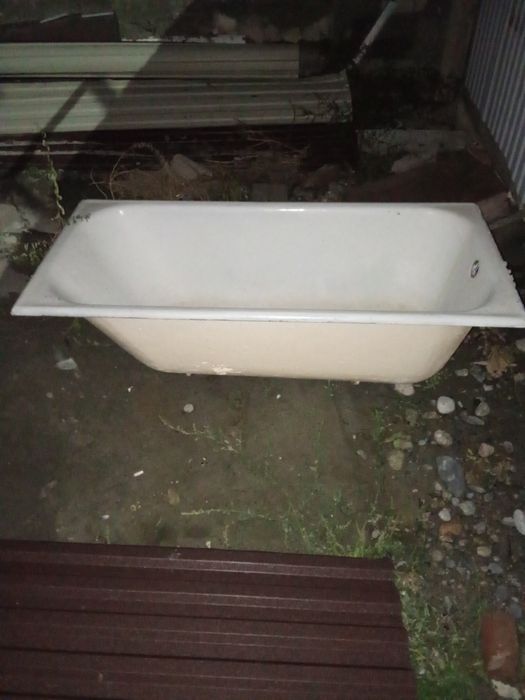 Продам ванну чугунную
