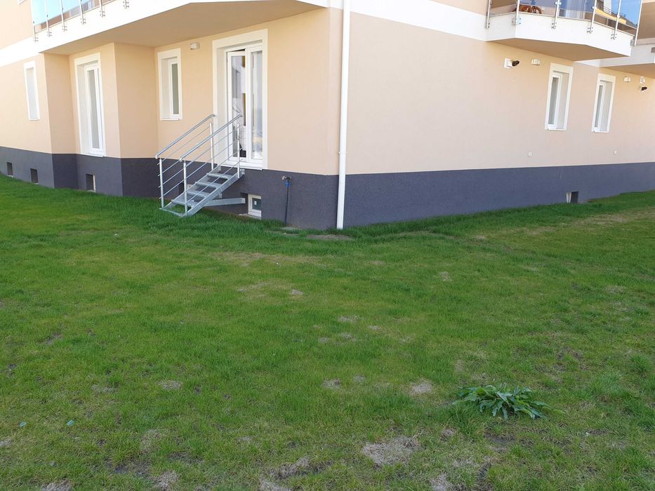 Inchiriez apartament cu 3 camere la vila , curte proprie si parcare