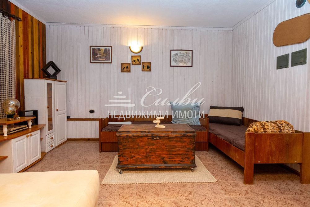 Сутеренен етаж от къща - ТОП Център