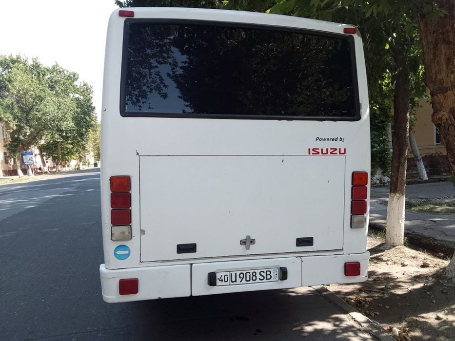 Isuzu Np37 2015 yili