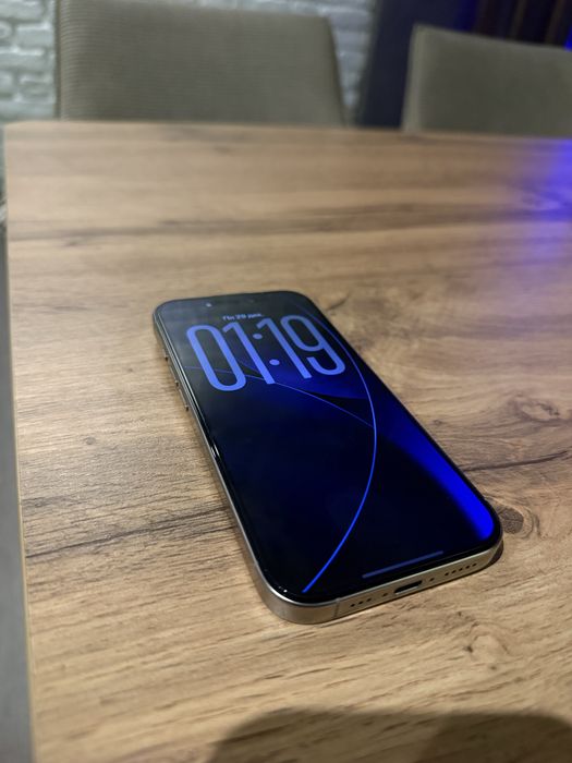 Продам iPhone 16 Pro