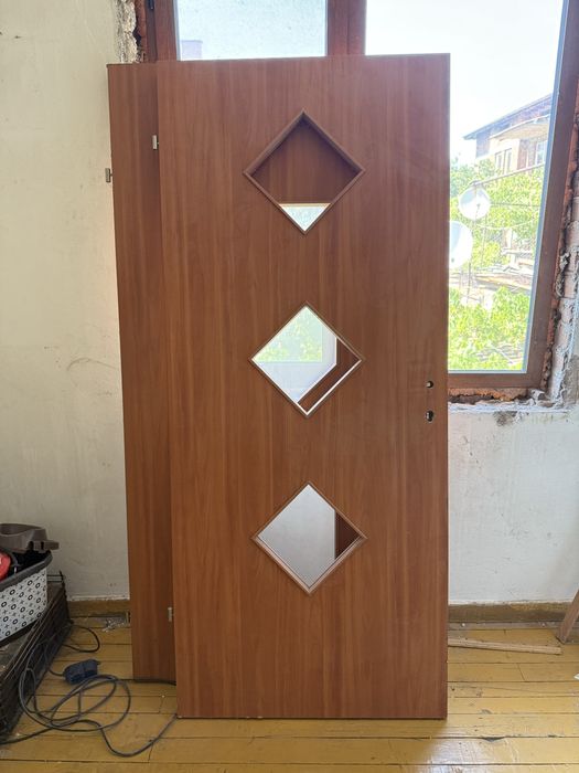 Две интериорни врати