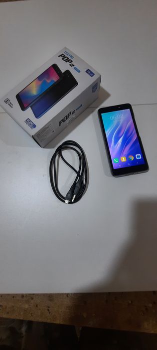 Пподам смартфон Tehno.