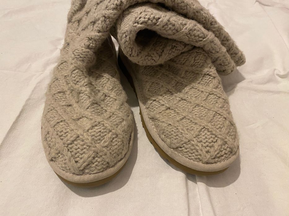 Ugg crem până la genunchi