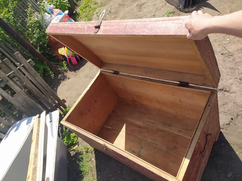Продам старинный сундук