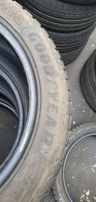 Гуми 4бр 245/45/18 - 1бр -- 125лв