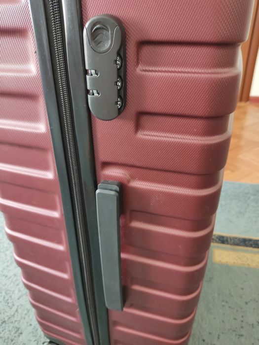 Продам чемодан дорожный