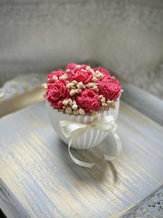 Ароматни букети в кашпа. Цветя от восък с аромат.