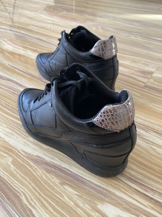 Продам кожаные полуботинки Geox