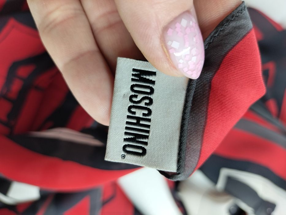 Шарф от Moschino