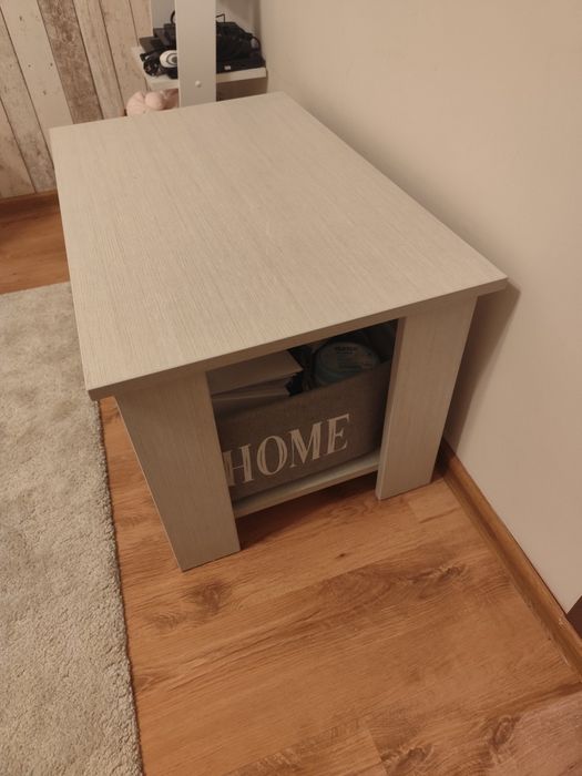 Măsuță din pal de cafea culoare alb murdar . E in stare foarte bună.