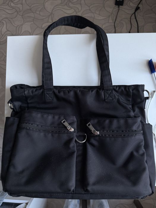 черная сумка со многими карманами