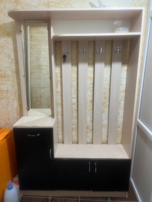 Шкаф для прихожей с зеркалом