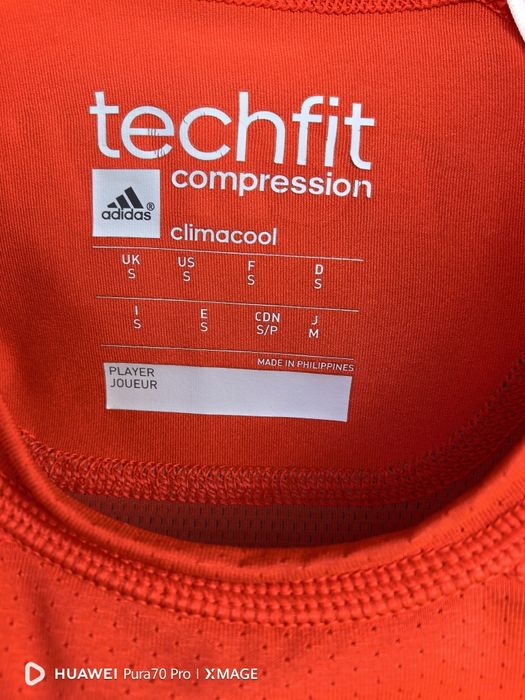 Тениска Adidas размер S компресираща отлично състояние.
