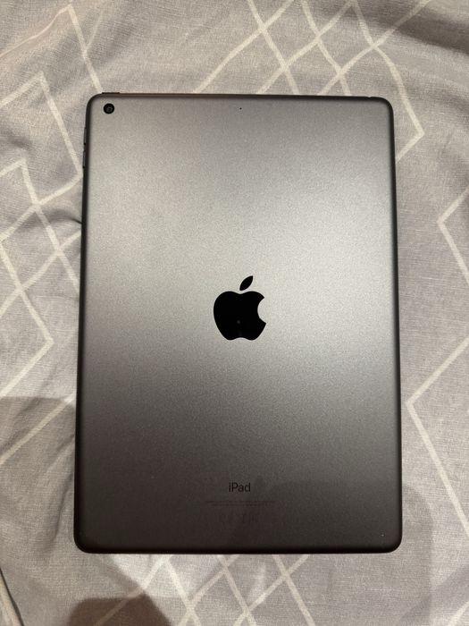 Ipad gen 9 + doua huse