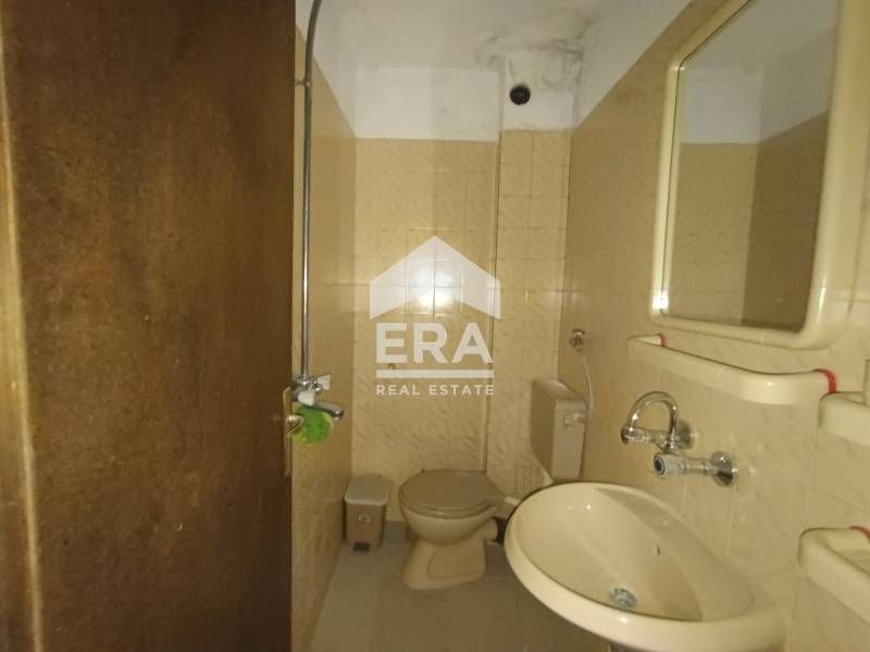 ЕКСКЛУЗИВНО! Многостаен апартамент в ЖСК с три отделни спални, голямо