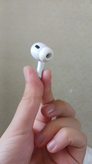 Apple AirPods pro 2 orginal (chap quloqchin)keys quti  sotiladi