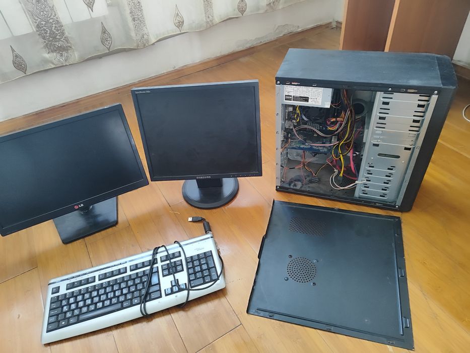 Рабочий манеторы ,комп нет ,всё вместе 10 ка