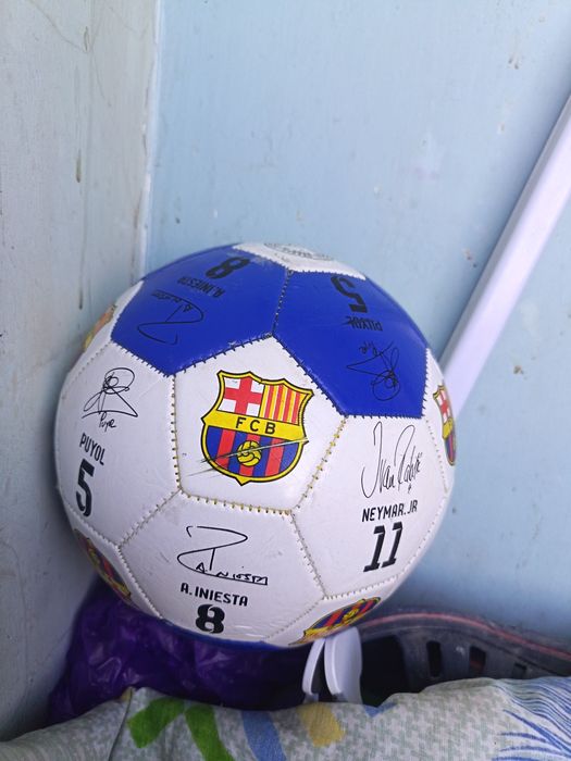 Мячик как новый. Koptok yahshi holatda