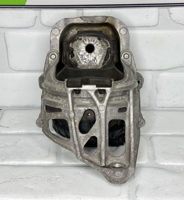 Ляв тампон двигател AUDI A6 A7 A8 Q7 3.0 Бензин 4M0199371FE