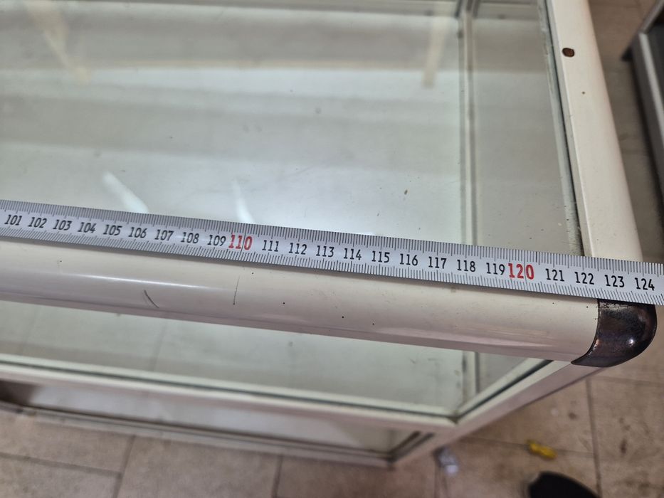 Продавам витрини