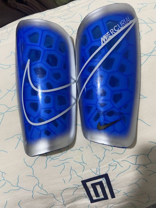 Продам футбольные щитки Nike