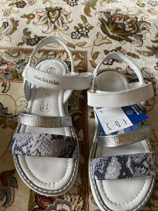 Обувь детская разных размеров