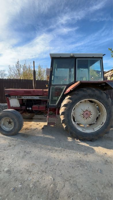 Tractor international 844 s