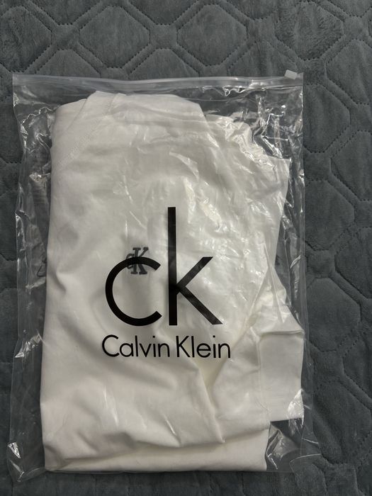 Футболка новая Calvin klein