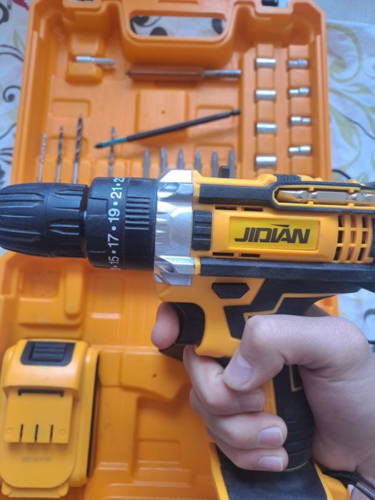 Шуруповёрт Девальт.