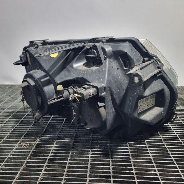 Far Stanga Dacia Duster Facelift 2014 - 2017 SUV 4 Usi (1418) Fara xenon