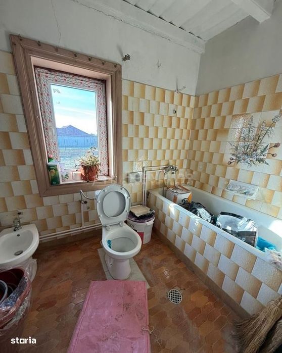 Casa individuala reconditionata partial-Teren 900 mp-Toate utilitatile