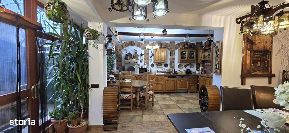 Pensiune 17 camere in Eforie Nord – afacere de familie, gata de expl