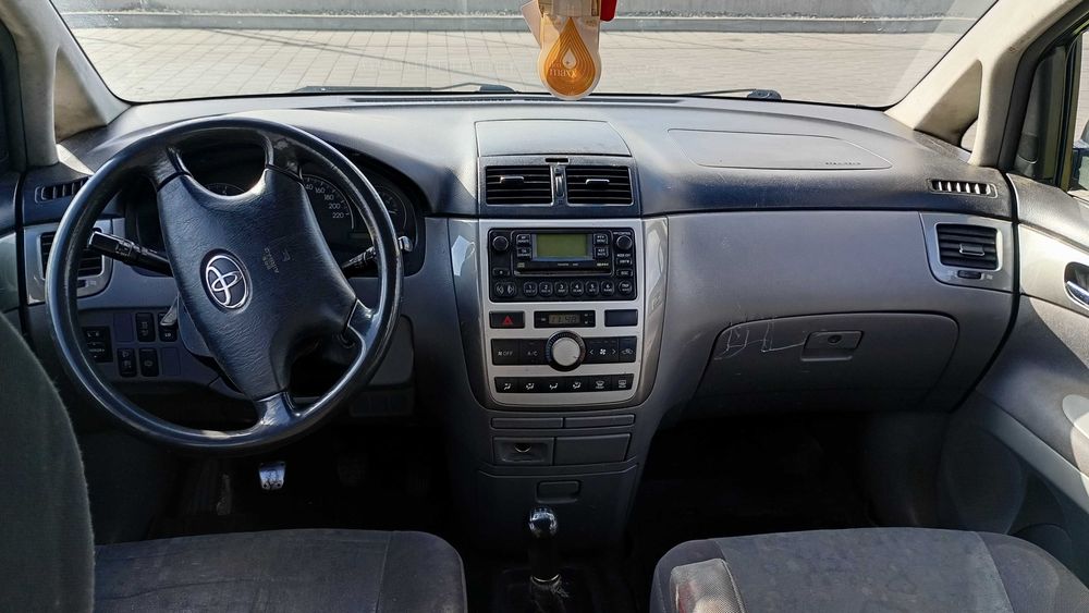 Vând/schimb cu animale ,Toyota avensis verso 7 locuri