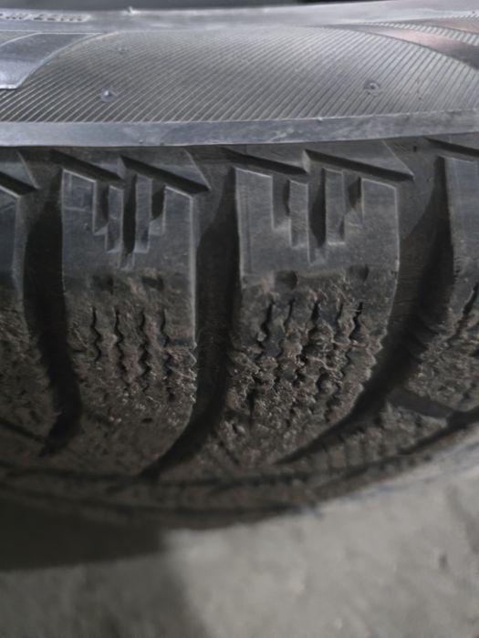 Резина зимняя Bridgestone  235/55-19