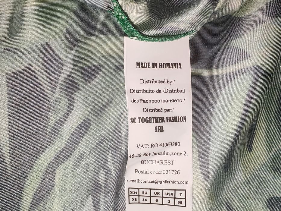 Compleu TGH fashion pantalon și cămașă mărimea 34.Imprimeu tropical