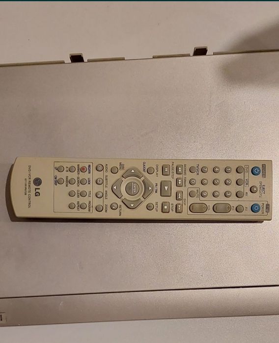 Vând videorecorder LG LV 4747 .