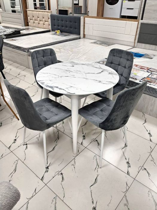 Стол и стулья комплект