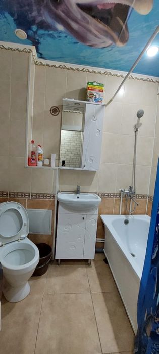 Продам 2 х комнатную молочном дворе