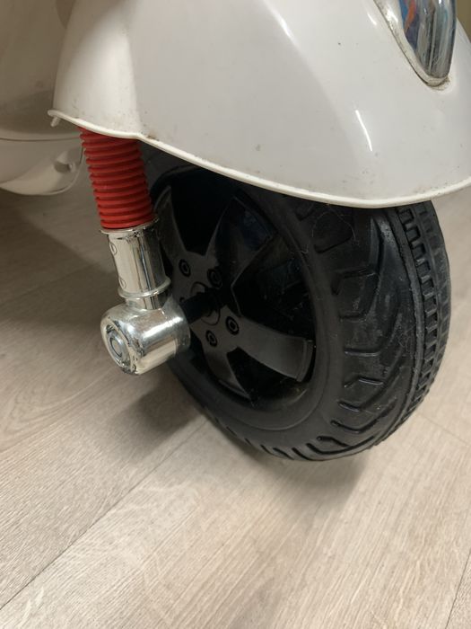 Scooter Vespa electric pentru copii