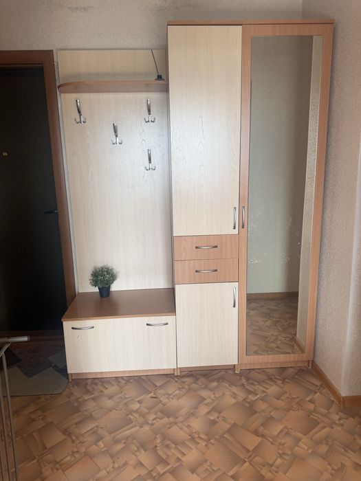 Продам прихожую б/у