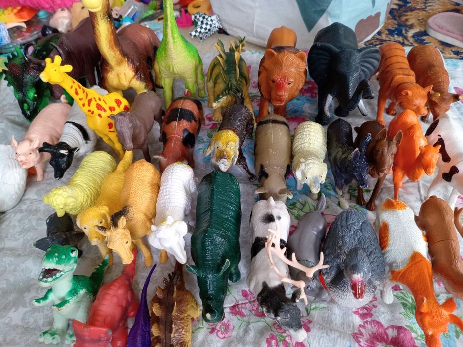 Продам лего и животных