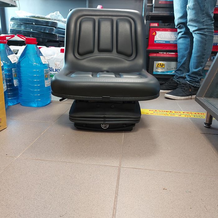 Scaun tractor cu suspensie aer, compresor incorporat, import Germania.