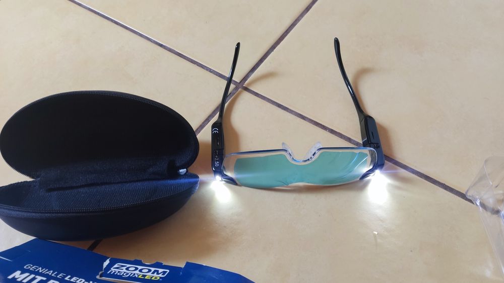 Ochelari cu zoom lupă