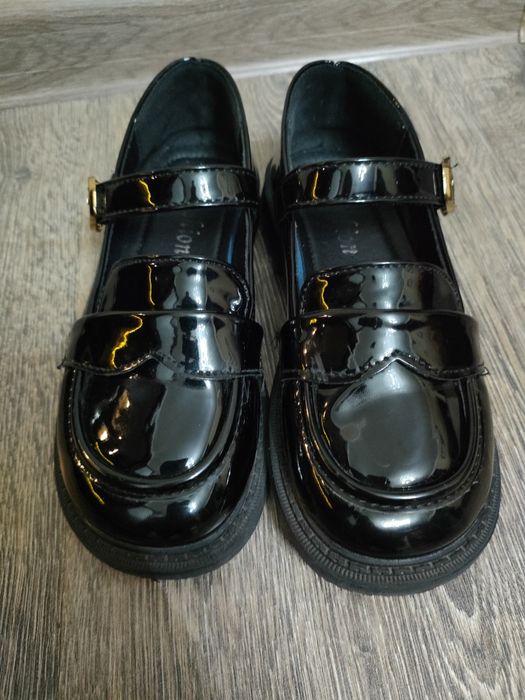 Туфли лакированные на девочку