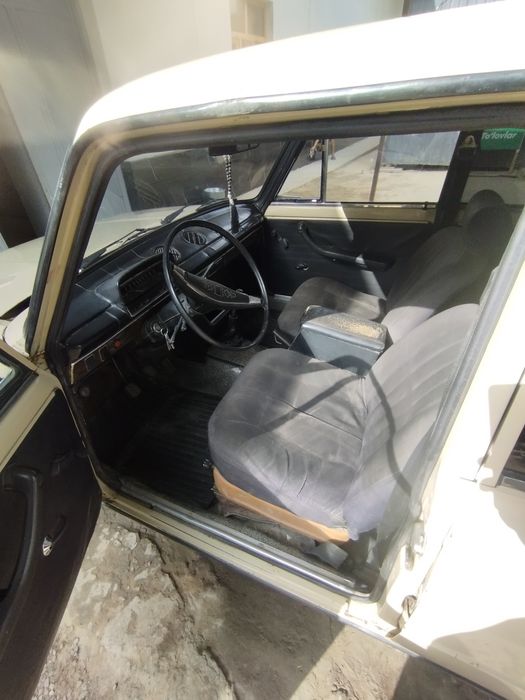 Vaz 21011 sotladi
