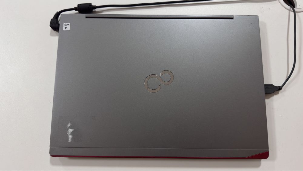 Продам офисный ноутбук Fujitsu u745